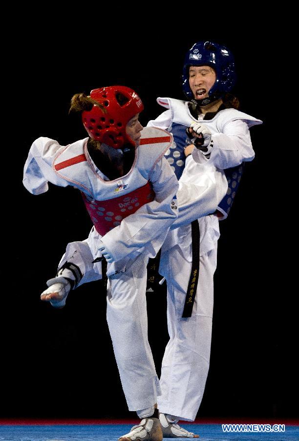 Croatia's Ana Zaninovic (L) combats against Yu-Jin Kim (R) of South Korea, during the 53 kg women's category of the Taekwondo World Championship of the World Taekwondo Federation (WTF), at the Expositions and Coventions Center of Puebla, in Puebla, Mexico, on July 18, 2013. (Xinhua/Guillermo Arias)