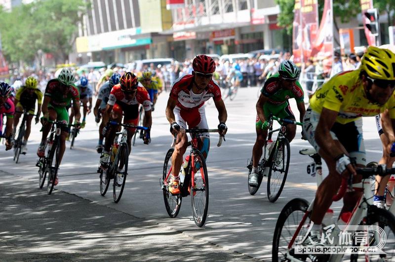 Riders in the cycling race.(People's daily online)