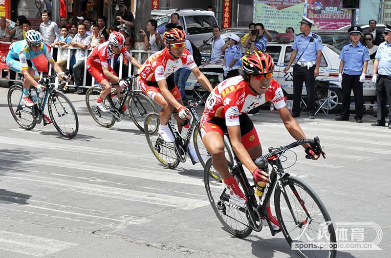 Riders in the cycling race.(People's daily online)