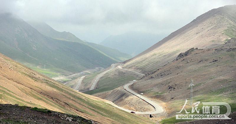 The breathtaking scenery during the cycling race.(People's daily online)