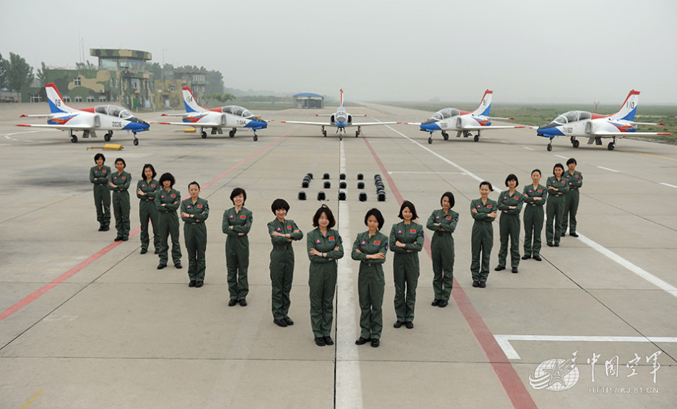 Chinese female fighter pilots (xinhuanet.com)