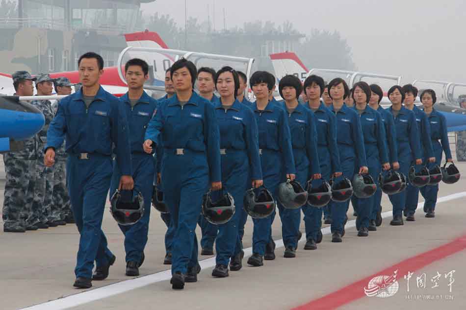 Chinese female fighter pilots (xinhuanet.com)