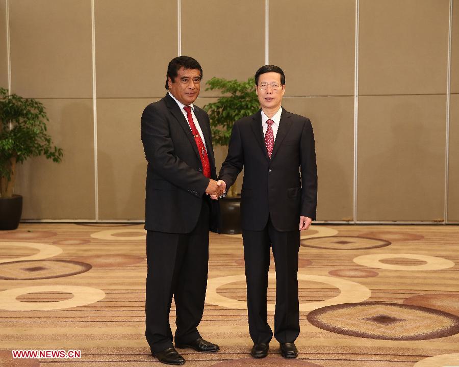 Chinese Vice Premier Zhang Gaoli (R) shakes hands with Tongan Prime Minister Siale'ataonga Tu'ivakano in Guiyang, capital of southwest China's Guizhou Province, July 19, 2013. Zhang Gaoli on Friday met with four foreign leaders who will attend the opening ceremony of the Eco-Forum Global in Guiyang. (Xinhua/Wang Ye)