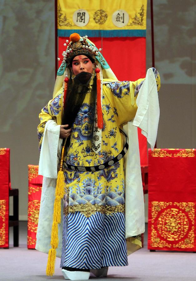 Zhang Beile, an actor from north Kunqu opera theater, performs during the performance in memory of Yu Zhenfei in Shanghai, east China's municipality, July 19, 2013. The two-day performance made its debut on Thursday, given by Cai Zhengren, chief disciple of Yu Zhenfei, and 12 other fine performers of Kunqu opera. (Xinhua/Ren long) 
