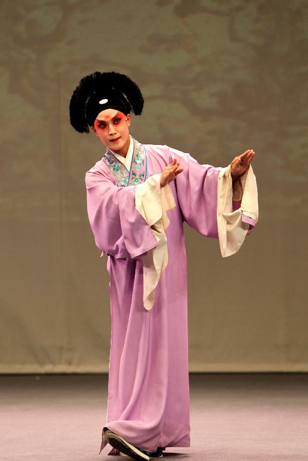Ni Xuhao, an actor from Shanghai youth Kunqu opera troupe, performs during the performance in memory of Kunqu master Yu Zhenfei in Shanghai, east China's municipality, July 19, 2013. The two-day performance made its debut on Thursday, given by Cai Zhengren, chief disciple of Yu Zhenfei, and 12 other fine performers of Kunqu opera. (Xinhua/Ren long) 