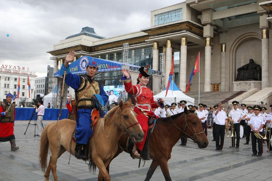 Models present traditional Mongolian clothes during the annual Mongolian Clothing Festival in Ulan Bator, Mongolia, July 20, 2013. (Xinhua/Shi Yongchun)