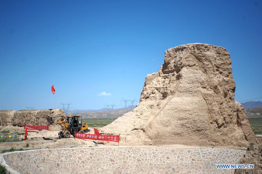 Photo taken on July 19, 2013 shows the construction site for protecting the Great Wall in Shandan County, northwest China's Gansu Province. This year, the local authorities has allocated more than 30 million yuan (about 4.89 million U.S. dollars) for the protection of the Great Wall in Shandan County, which was built in the Ming Dynasty (1368-1644) and has a length of 88 kilometers. (Xinhua/Chen Bin)