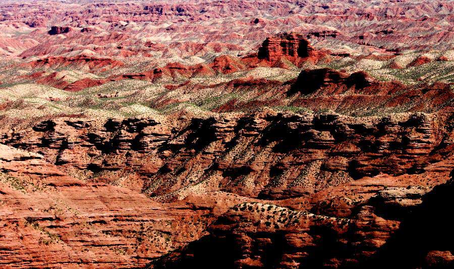 Photo taken on July 20, 2013 shows the scenery of Danxia landform at Pingshan Lake scenic area in Zhangye City, northwest China's Gansu Province. Danxia, which means "rosy cloud", is a special landform formed from reddish sandstone that has been eroded over time into a series of mountains surrounded by curvaceous cliffs and many unusual rock formations. (Xinhua/Wang Jiang)