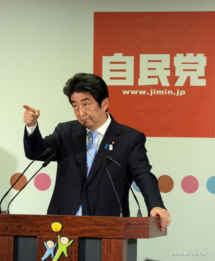 Japanese Prime Minister and ruling Liberal Democratic Party (LDP) leader Shinzo Abe attends a press conference at the LDP headquarters in Tokyo, Japan, July 22, 2013. (Xinhua/Ma Ping)