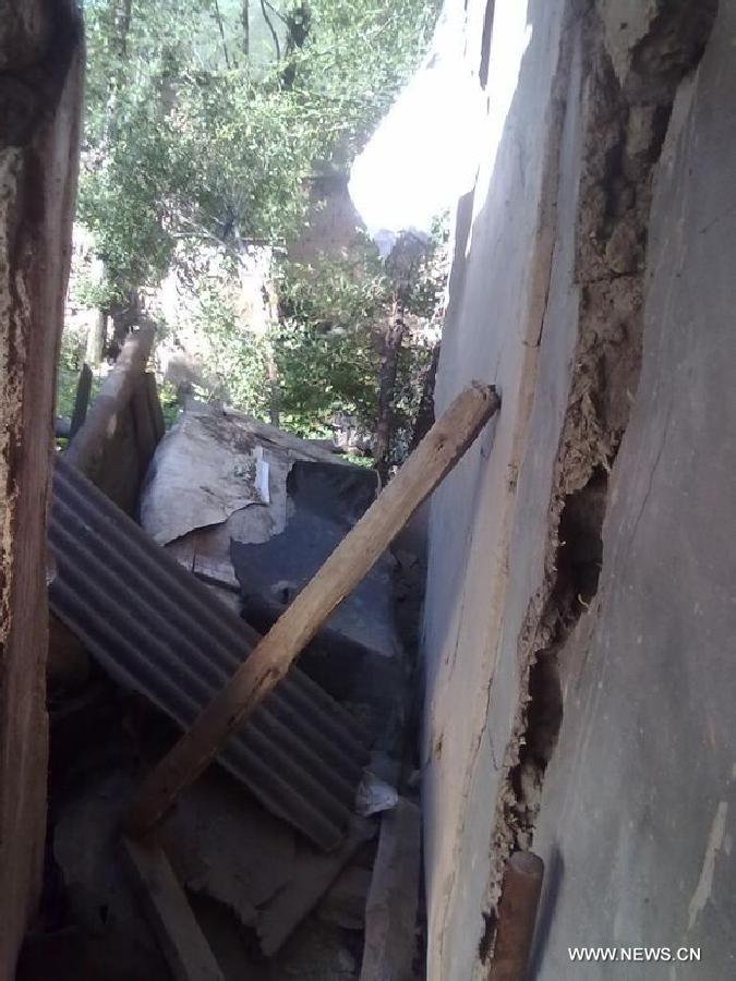 Photo taken with a mobile phone shows a damaged house in quake-hit Minxian County, northwest China's Gansu Province, July 22, 2013. At least three people were killed in the 6.6-magnitude earthquake which jolted a juncture region of Minxian County and Zhangxian County in Dingxi City Monday morning. (Xinhua)