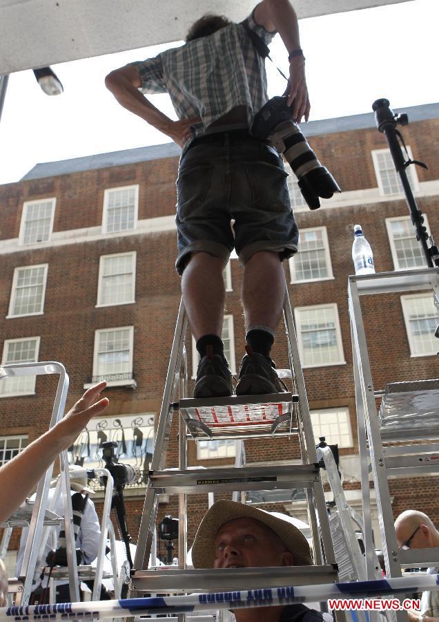 A photographer waits on a ladder outside the Lindo Wing of St. Mary's Hospital in London, July 22, 2013. The nation awaits news of a new royal baby. The nation awaits news of a new royal baby as Prince William's wife Kate has gone into labour and been admitted to St. Mary's Hospital for the birth of the couple's first child. (Xinhua/Yin Gang)