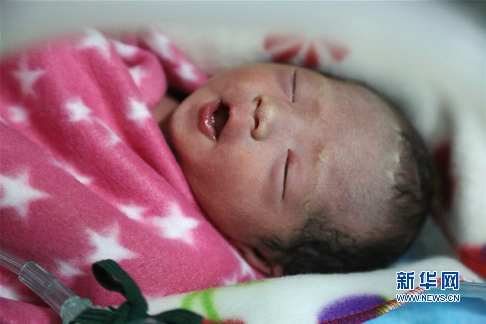 The photo taken on July 23, 2013, shows the first baby born in the quake-hit Minxian County, northwest China’s Gansu province. Jiang Yafei, gave birth to a baby at a temporary tent in Minxian county, at 10:30 p.m. on Monday. The arrival of new life came only hours after a 6.6-magnitude earthquake jolted the border of Minxian and Zhangxian counties in Gansu.  As of 6 p.m. on Monday, 89 people had been confirmed dead and 515 injured. (Xinhua/Cao Zhengping) 