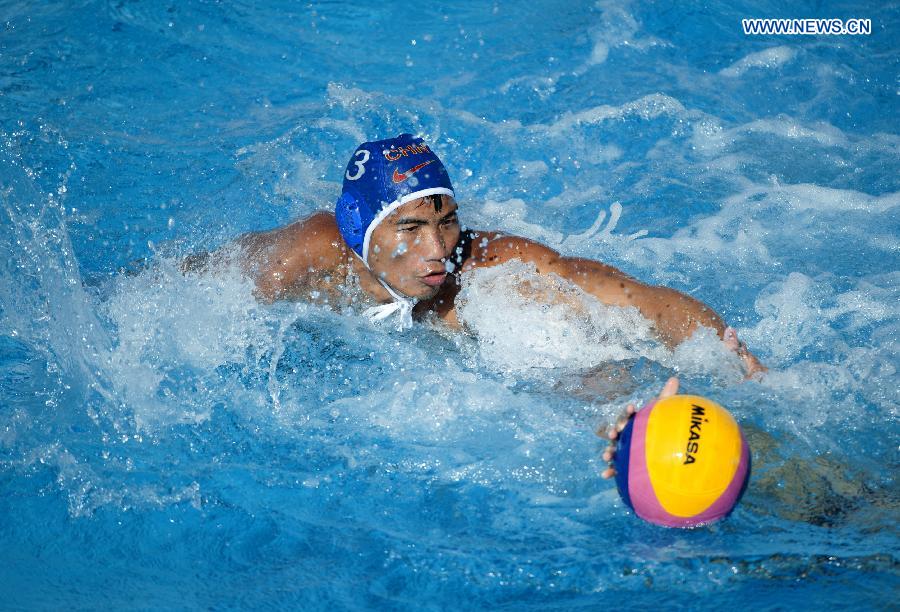 China's Liang Zhongxing (R) competes during the preliminary round match of man's water polo competition against Hungary in Barcelona, Spain, on July 22, 2013. China lost 5-13. (Xinhua/Xie Haining)