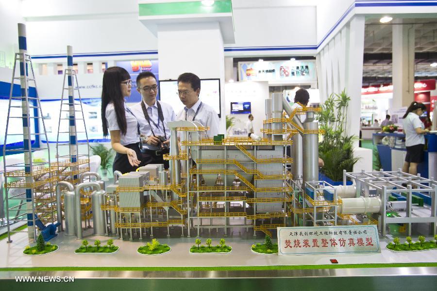 People visit the 13th China International Environment Protection Exhibition & Conference in Beijing, capital of China, July 23, 2013. The four-day exhibition kicked off on Tuesday, attracting around 500 enterprises from more than 20 countries and regions. (Xinhua/Zhao Bing)