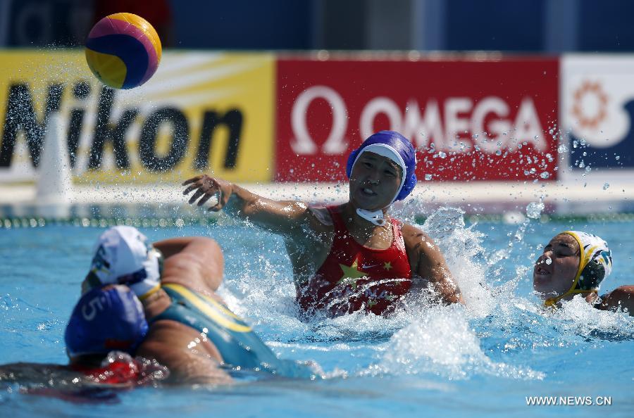 China's Sun Yujun (2nd, R) shoots during the Women's Waterpolo Group B Preliminary Round match between China and Australia in the 15th FINA World Championships at Palau Sant Jordi in Barcelona, Spain, on July 23, 2013. China lost 5-14. (Xinhua/Wang Lili)