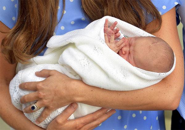 Prince William, his wife Kate and their newborn baby boy have arrived at Kensington Palace. (Photo/ Xinhua)