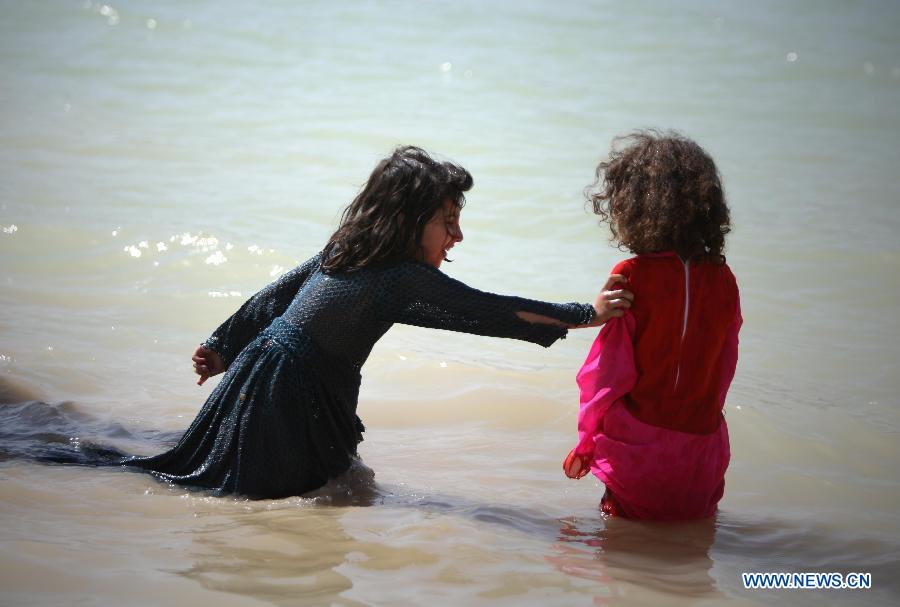 Afghan girls cool themselves at a canal in Kabul, Afghanistan, on July 23, 2013. (Xinhua/Ahmad Massoud)