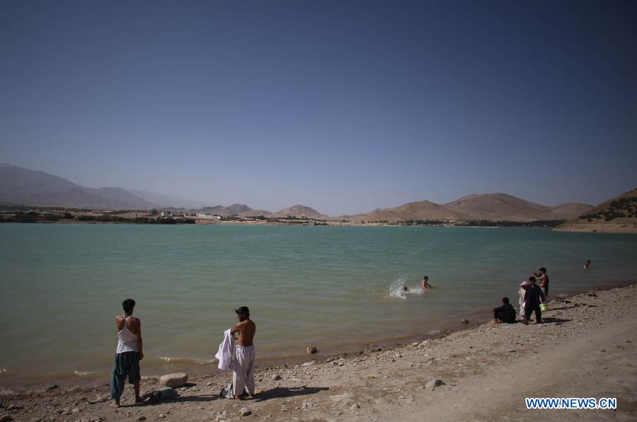 Afghan men cool themselves at a canal in Kabul, Afghanistan, on July 23, 2013. (Xinhua/Ahmad Massoud)