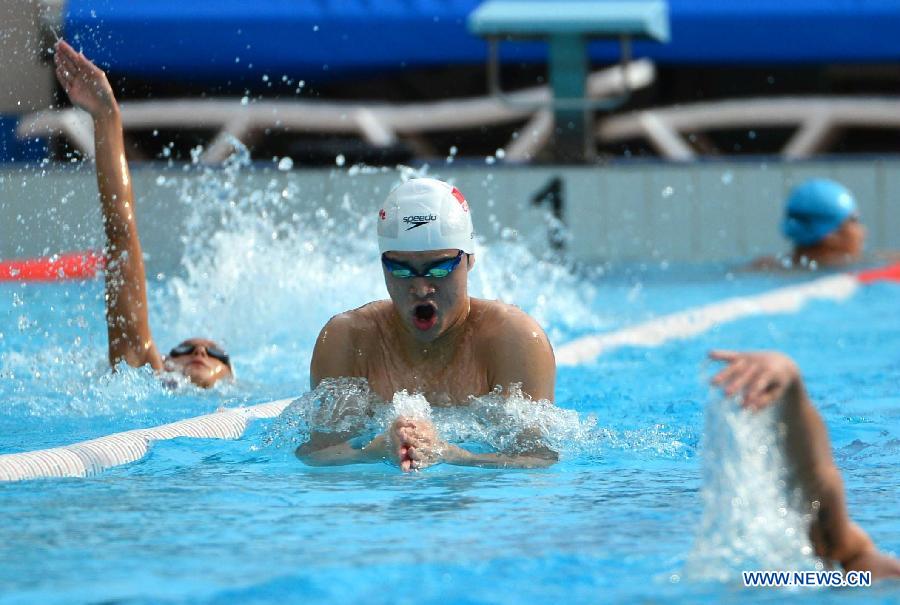 China's Sun Yang (C) takes part in a training session in Barcelona, Spain, on July 23, 2013. (Xinhua/Guo Yong)