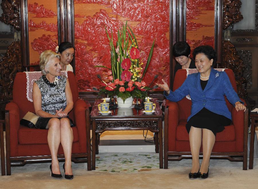 Chinese Vice Premier Liu Yandong (R) meets with Jane Harman, director, president and CEO of Woodrow Wilson International Center for Scholars, in Beijing, capital of China, July 23, 2014. (Xinhua/Rao Aimin) 