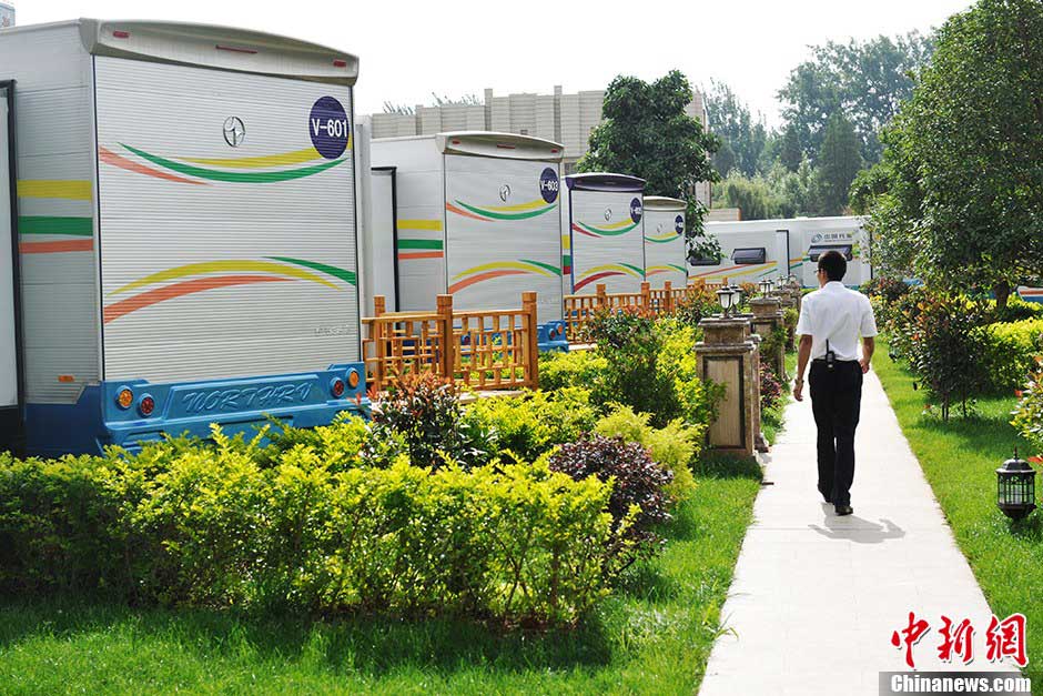 Photo taken on July 22 shows the scenic recreational vehicle camp at Kunming Dianchi National Tourist Resort in Kunming, capital city of southwest China's Yunnan province. (CNSPHOTO/Liu Ranyang)