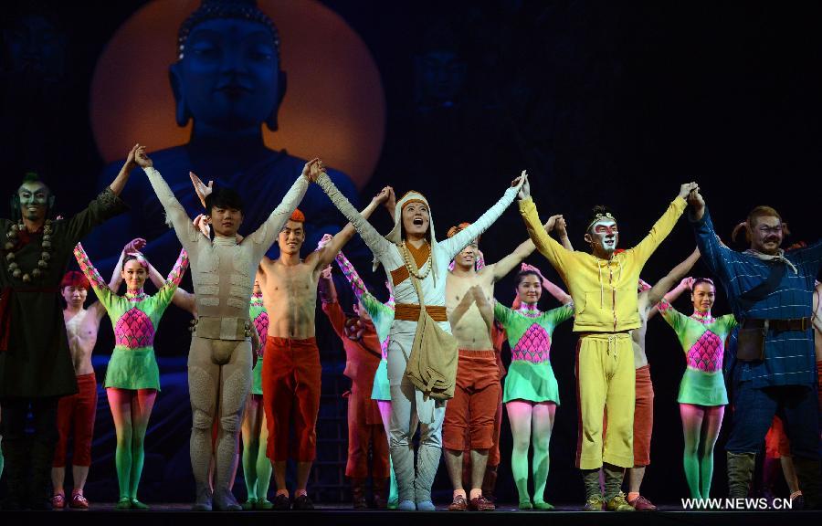Actors of the acrobatic opera "Journey to the West" greet the audiance at Lincoln Center in New York, the United States on July 23, 2013. The opera, directed by overseas Chinese artist Chen Shizheng, was a fusion of Chines acrobatics, Kungfu, drama and animation. (Xinhua/Wang Lei)