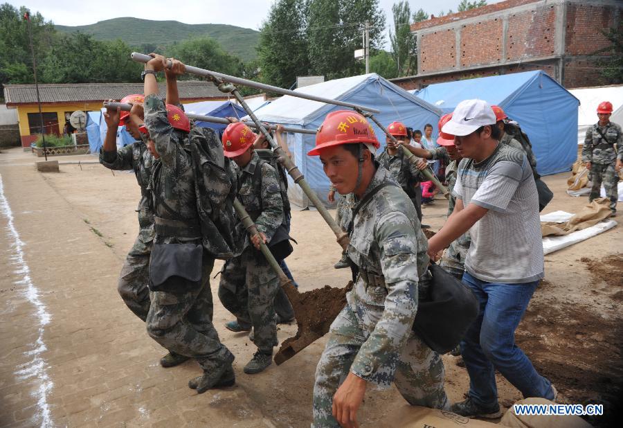 Rescuers bringing relief materials to locals in quake zone 