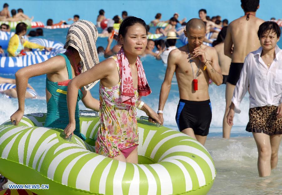 Residents play in a water park in east China's Shanghai, July 24. The highest temperature reached 40.8 degrees Celsius in some areas of Shanghai on Wednesday. (Xinhua/Ding Ting)