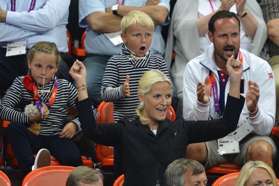 Norwegian Princess Ingrid Alexandra (back left) and Prince Sverre Magnus (back middle) watch the match during 2012 London Olympic Games, August 11, 2012.  (Source: chinadaily.com.cn)