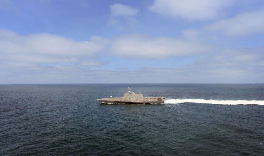 The littoral combat ship USS Independence (LCS 2) demonstrates its maneuvering capabilities in the Pacific Ocean off the coast of San Diego.  The littoral combat ship (LCS) is a class of relatively small surface vessels intended for operations in the littoral zone (close to shore) by the United States Navy. It can be fitted with interchangeable mission packages such as surface warfare, minesweeping and anti-submarine warfare.  (Source: cri.cn)