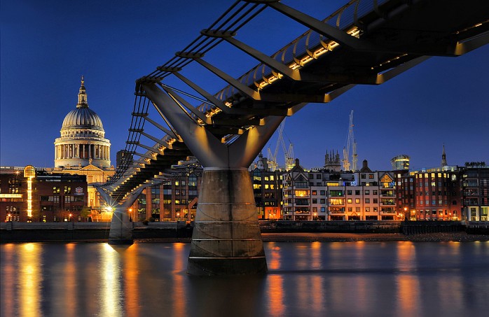 Millennium Bridge: London, England (Huanqiu.com)