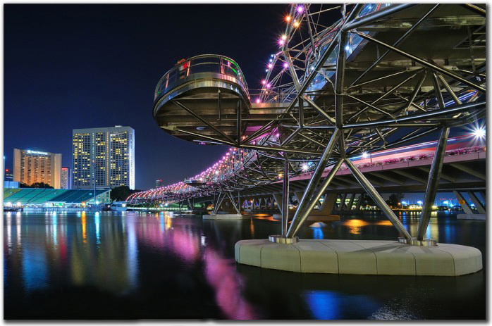 The Helix Bridge: Marina Bay, Singapore (Huanqiu.com)