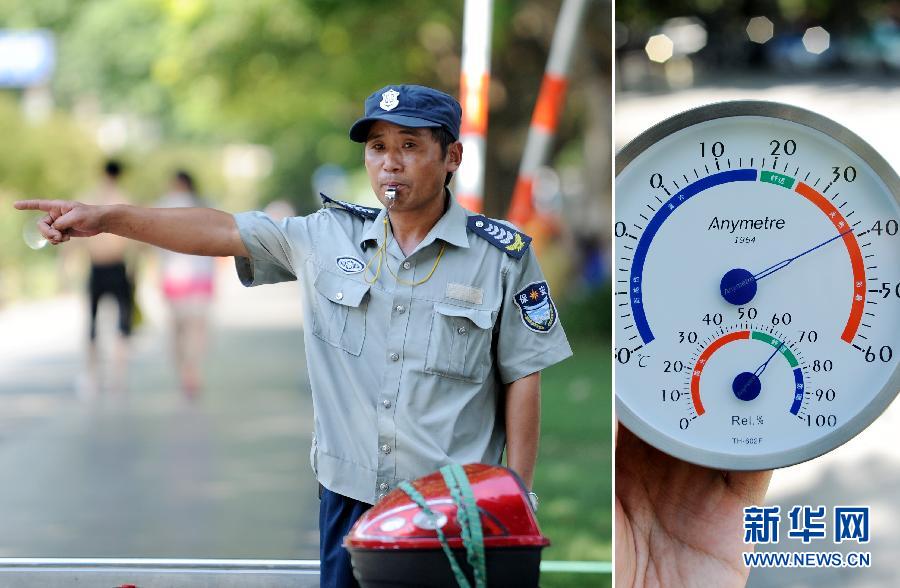 A security guard works in a scenic spot at 3:25 p.m. on July 24. The thermometer showed the temperature was over 42 degree at that time in Hangzhou. (Xinhua/ Ju Huanzong)