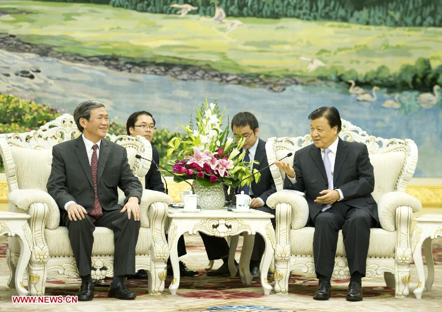 Liu Yunshan (R), a member of the Standing Committee of the Political Bureau of the Communist Party of China (CPC) Central Committee, meets with Dinh The Huynh, a member of the Political Bureau of the Communist Party of Vietnam Central Committee, secretary of the Communist Party of Vietnam (CPV) Central Committee's Secretariat and chairman of the Central Theory Council, in Beijing, capital of China, July 26, 2013. (Xinhua/Huang Jingwen) 
