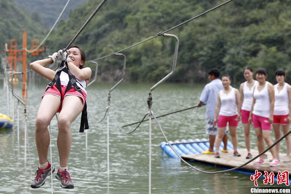 A woman takes her lifeguard training on a cable line in Yuxi Grand Canyon, central China’s Henan province on July 25, 2013. (Photo by Wang Zhongju/ Chinanews.com)