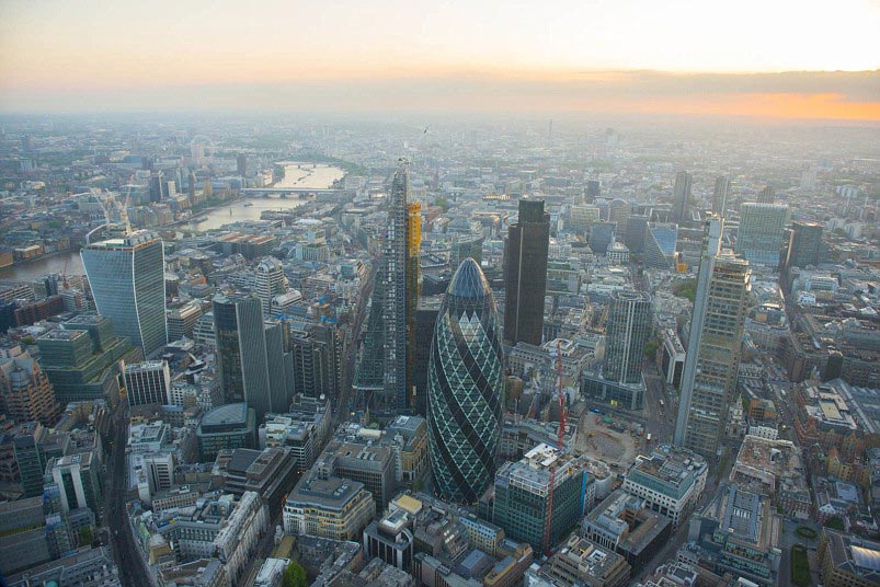 A collection of aerial photographs of the city of London by renowned aerial photographer Jason Hawkes. (Huanqiu)