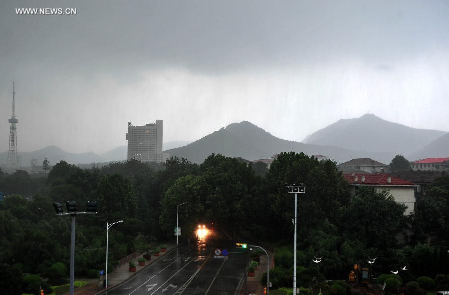 The Qianfo Mountain, or the Thousand Buddha Mountain, is shrouded by dark clouds in Jinan, capital of east China's Shandong Province, July 29, 2013. A sudden downpour hit the city on Monday afternoon. (Xinhua/Zhu Zheng)