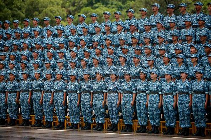 The picture shows Hong Kong teenagers attend a graduation ceremony of the military summer camp on July 28, 2013.  (Photo by Lyu Xiaowei)