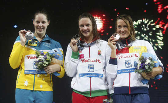 Gold medallist Katinka Hosszu (C) of Hungary poses with other medallists at the women's 200m individual medley victory ceremony during the World Swimming Championships at the Sant Jordi arena in Barcelona, July 29, 2013. Australia's Alicia Coutts (L) finished second in the event and took the silver medal, while Spain's Mireia Belmonte Garcia finished third and took the bronze. [Chinadaily.com.cn/agencies]