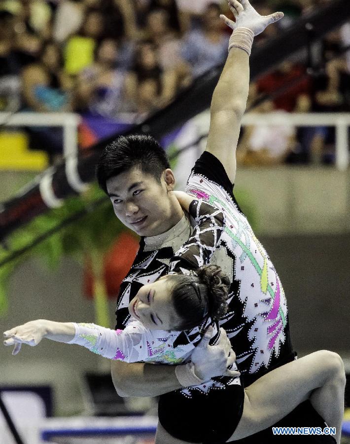 Shen Yunyun (above) and Wu Wenhui of China compete on Mixed Acrobatic Gymnastics during the IX World Games 2013, in Cali City, Colombia, on July 29, 2013. (Xinhua/Jhon Paz)