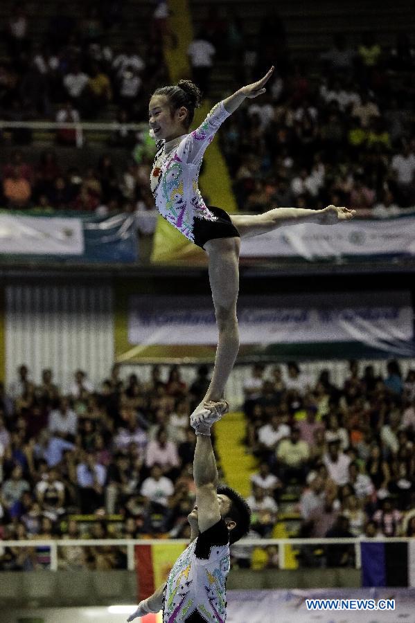 Shen Yunyun (below) and Wu Wenhui of China compete on Mixed Acrobatic Gymnastics during the IX World Games 2013, in Cali City, Colombia, on July 29, 2013. (Xinhua/Jhon Paz)
