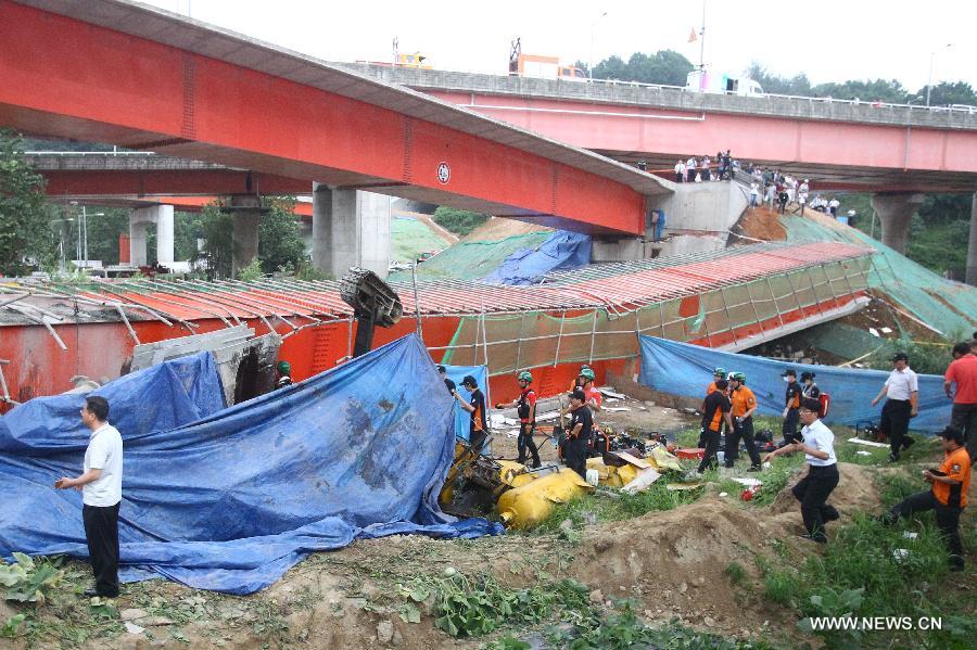 Rescuers work at the collapse site near the Banghwa Bridge in Seoul, South Korea, on July 30, 2013. Two Chinese workers were killed as a section of an under-construction ramp onto Banghwa Bridge collapsed Tuesday, according to Yonhap. (Xinhua/Yao Qilin) 