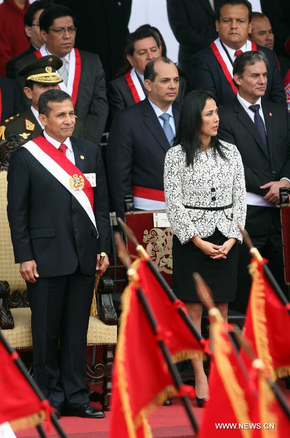 Peru's President Ollanta Humala(L, front) and his wife Nadine Heredia(R, front) take part in the military parade to mark the 192nd Anniversary of Peru's Independence in Lima, Peru, on July 29, 2013. (Xinhua/Luis Camacho)