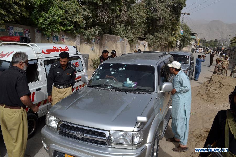 Policemen gathered around a damaged vehicle at firing site in southwest Pakistan's Quetta on July 31, 2013. At least three people were killed and five others injured as unknown gunmen opened fire on a vehicle at Prince Road in Quetta on Wednesday, local media reported. (Xinhua/Asad)