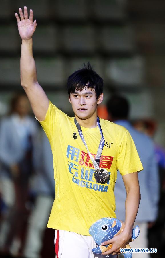 Sun Yang of China greets spectators after the awarding ceremony of the men's 800m freestyle final of the swimming competition at the 15th FINA World Championships in Barcelona, Spain on July 31, 2013. Sun Yang won the gold medal with 7 minutes and 41.36 seconds. (Xinhua/Wang Lili)