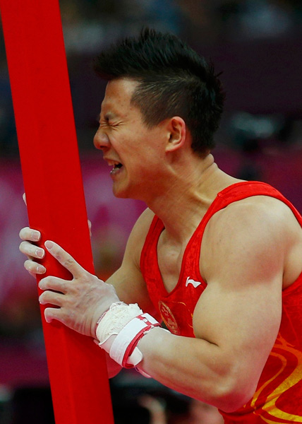 Chen Yibing cries after losing the gold medal at London 2012 Olympic Games. (CNTV)