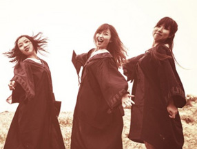 Eternal youth dream: graduation season never comes back