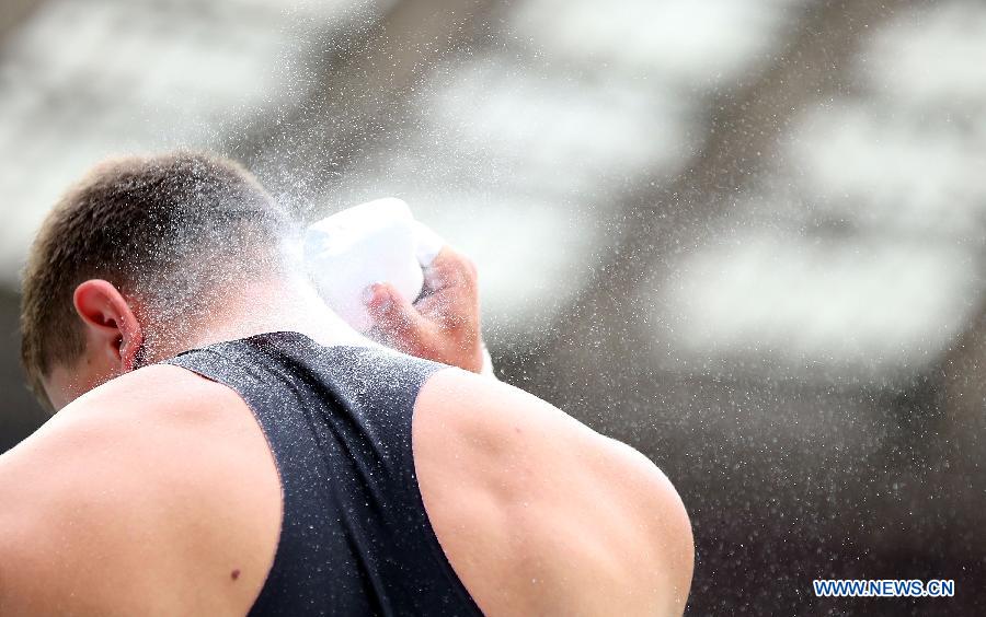 A competitor prepares during the Men's Shot Put Qualification of the 14th IAAF World Athletics Championships Moscow 2013 at Luzhniki Stadium in Moscow, Russia on Aug. 15, 2013. (Xinhua/Li Ming)