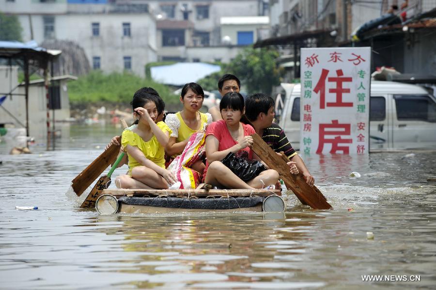 Rainstorm-triggered flood hits S China's Shantou City