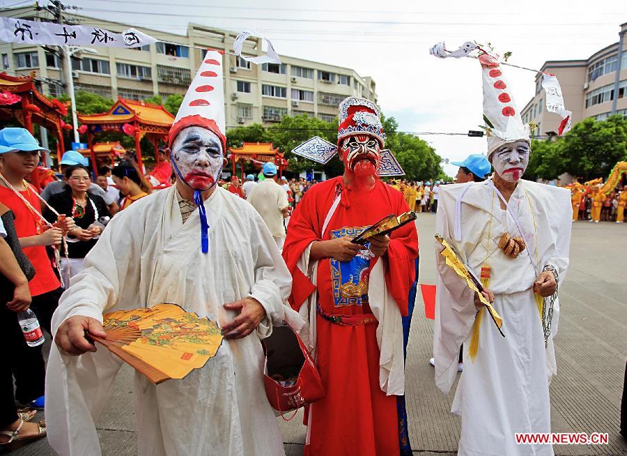 People participate in a celebration for the Hungry Ghost Festival in Xiangshan County of east China's Zhejiang Province, Aug. 21, 2013. The traditional Hungry Ghost Festival falls on Wednesday this year. (Xinhua/Tang Xianjiang)